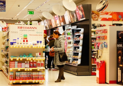 7 na 10 Polaków robi to samo. Ukryty nawyk, który pozwala przetrwać drożyznę