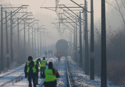 Niebezpieczna zabawa na torach. Policja zatrzymała dwóch 17-latków