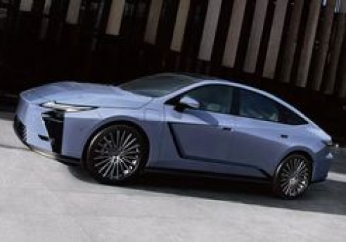 Lexus ES podnosi poprzeczkę w segmencie E. Pod maską nie tylko hybryda