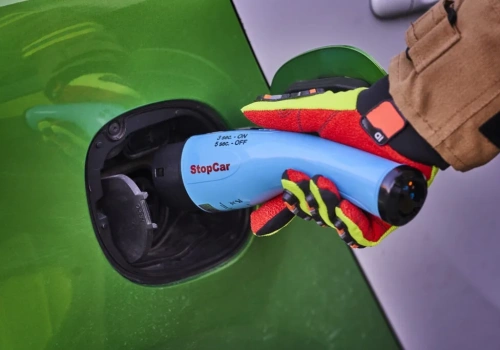 Wtyczki bezpieczeństwa unieruchomią szybko auto elektryczne po wypadku