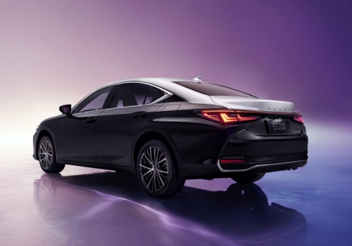 Nowy Lexus ES Moon Shadow jak Maybach. Silnik z Corolli w opakowaniu premium