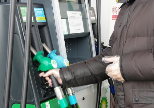 Nawet 3 tys. zł mandatu na stacji paliw. Kierowcy tankują 