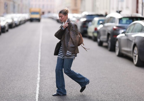 Nie rurki i nie dzwony. To dżinsy bootcut najlepiej wydłużają nogi – zwłaszcza w duecie z tymi 5 modelami butów