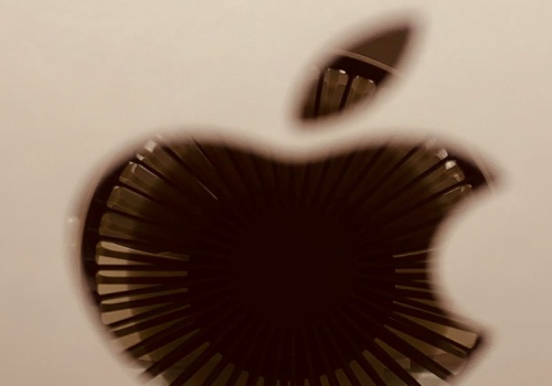 Hakują iPhone’y i kradną wielką kasę. Ofiarą może być każdy