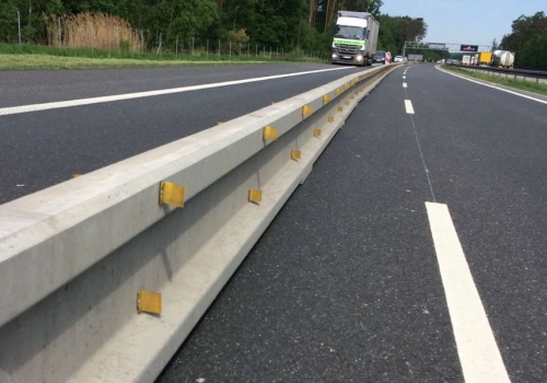 Bariery tymczasowe mogą być stosowane na drogach. Nowe prawo kończy zamieszanie