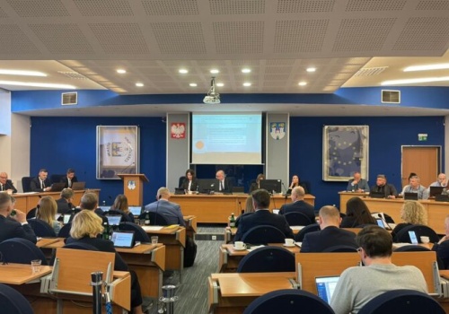 Trwa nadzwyczajna Sesja Rady Miasta Częstochowy. Radni na początku podjęli wspólne stanowisko