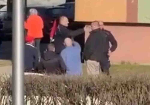 Świebodzin. Brutalna interwencja policji. Mężczyzna psiknięty gazem, leżąc dostaje 15 uderzeń pałką (FILM)