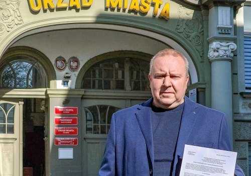 Mur milczenia w raciborskim magistracie? Walka o bezpieczny parking dla niepełnosprawnych dzieci trwa pół roku