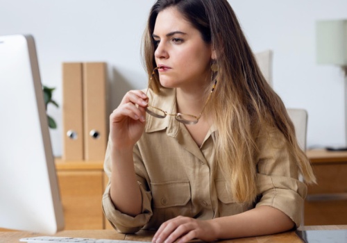 Dlaczego Polki zarabiają mniej? Poczucie niesprawiedliwości się nasila