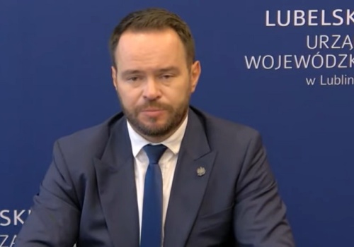 Wojewoda Lublina zdjął krzyż i postawił flagi UE. Nie zostanie ukarany…