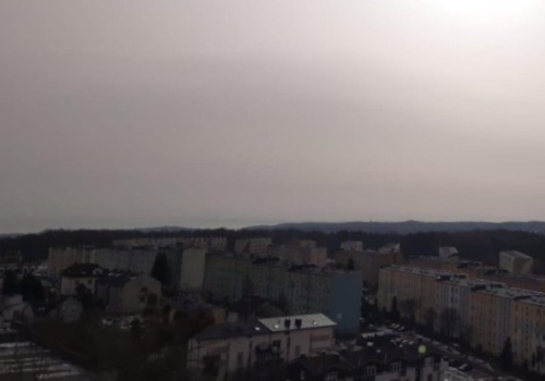 Pył saharyjski leci do Polski. Przykryje niebo, ale niepokoi z innego powodu
