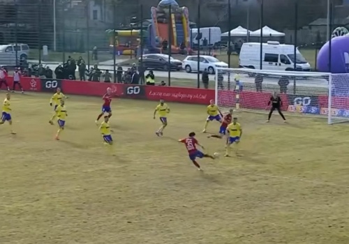 Piłkarz Rakowa z kontuzją już w 7. minucie. Trener ocenił stan murawy