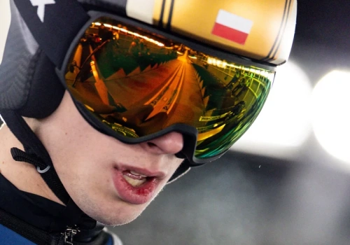 Kacper Tomasiak z medalem MŚ! Polak zaczarował na skoczni