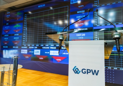 Remisowa sesja na GPW. W piątek NBP opublikuje nową projekcję inflacji