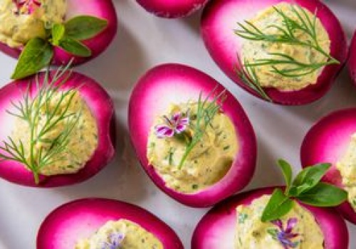 Zdobią wielkanocny stół lepiej niż niejeden bukiet kwiatów. Te jajka to pewniak na święta