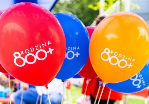 Nowe 800 plus od marca 2026. Część rodziców straci świadczenie