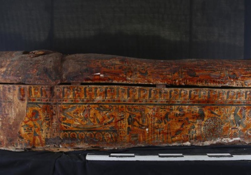 W Luksorze odkryto niezwykły zestaw kobiecych trumien. Przetrwały do dziś i wiemy, do kogo należały