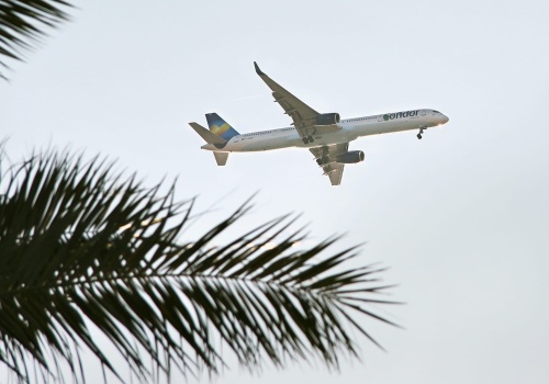 Katalogi biur podróży są passe. Polacy szukają tanich lotów na TikToku i YouTube