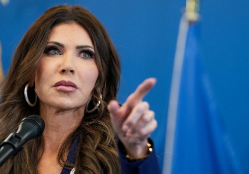 Zastrzeliła swojego psa, na zlecenie Trumpa deportowała imigrantów. Kim jest Kristi Noem, którą prezydent właśnie odwołał?