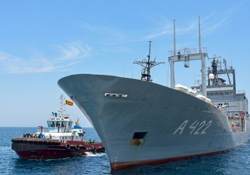 Irański okręt wsparcia na Sri Lance. Załoga poprosiła o schronienie w porcie