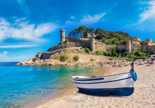 Urlop na Costa Brava w Hiszpanii 🏖️😎🇪🇸 Loty i noclegi w w Tossa de Mar tuż przy plaży za 949 PLN ☀️