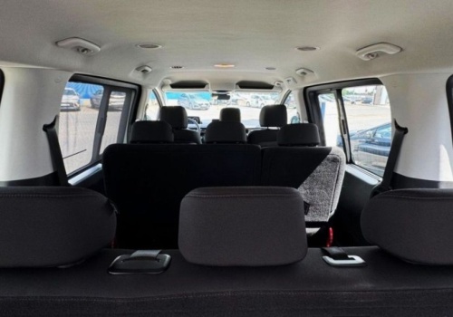 Wielki Hyundai przeceniony o 43 000 zł. To 225-konna hybryda z 9-osobowym wnętrzem i 3-strefową klimatyzacją