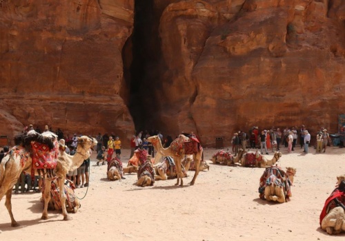 Nie tylko ZEA i Arabia Saudyjska. MSZ ostrzega przed podróżą do kolejnych krajów