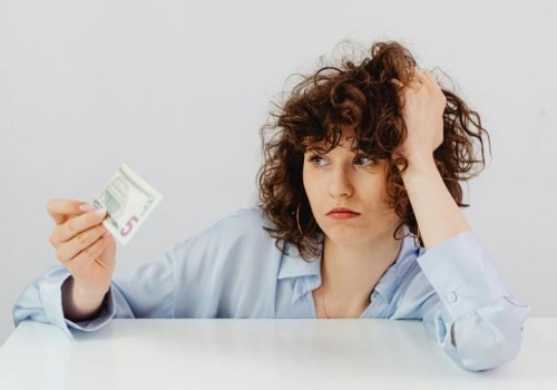 Luka płacowa w Polsce. Nowy raport pokazuje skalę nierówności w wynagrodzeniach