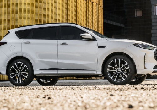 Pierwszy SUV tej marki sprzedany w Polsce. Ma 4,7 m długości i siedem miejsc. Ile kosztuje?