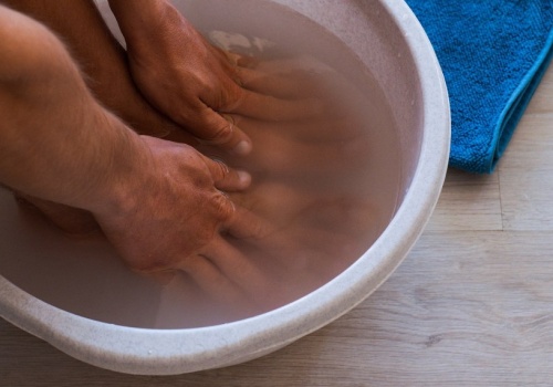 Wymocz w tym paznokcie. Urosną szybciej i nie będą się łamać