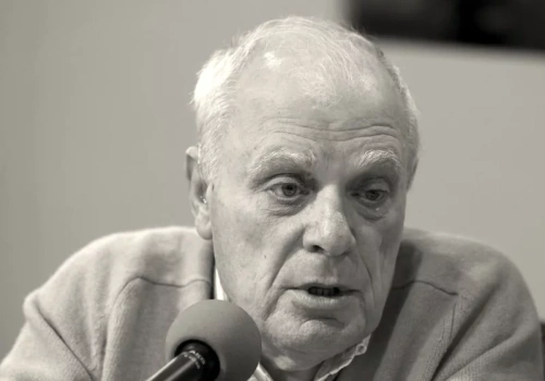 Autor „Podręcznika dla inkwizytorów” nie żyje. Od lat był w grze o Nobla