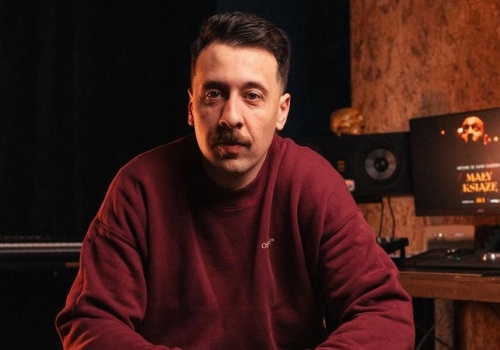 Avi doznał urazu oka – koncert odwołany