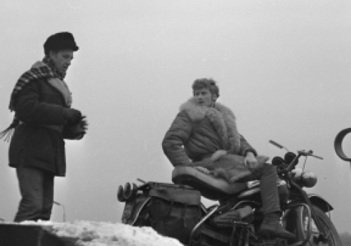 Historia jednej fotografii z Bazy Zdjęć PAP: Wajda posadził Olbrychskiego na Harleyu