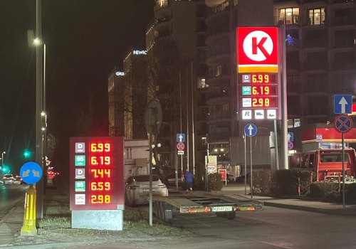 Siódemka wraca na stacje. W Krakowie już widać pierwsze takie ceny