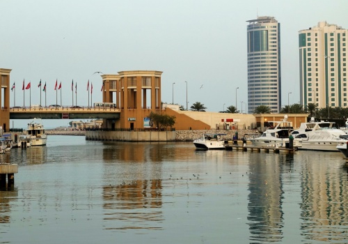 Irański atak w Bahrajnie uszkodził hotel i dwa budynki mieszkalne w Manamie