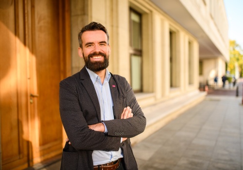 Bartosz Grucela (Razem): To żałosne, że nie da się dojechać koleją do Mrągowa czy Mikołajek