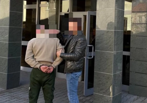 Odebrał pieniądze od seniora oszukanego metodą na policjanta. Zatrzymali go jeleniogórscy kryminalni