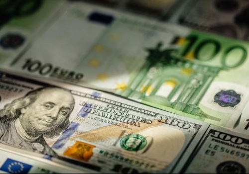 Droga ropa pogrąża złotego. Słabość euro i siła franka szwajcarskiego