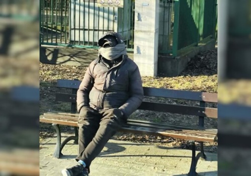 Zamaskowany mężczyzna straszy kobiety i dzieci?