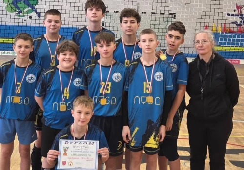 Nyska Trójka na tronie