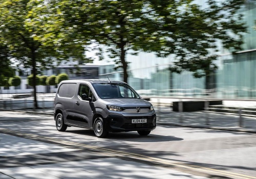 Ten Citroën sprzedaje się jak świeże bułeczki i stoi po niego kolejka klientów