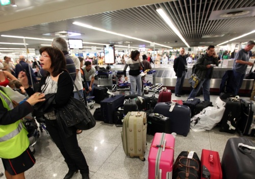 Konflikt na Bliskim Wschodzie paraliżuje loty. Wiemy, co przysługuje pasażerom