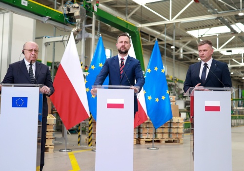 Szef MON i komisarz UE ds. obrony z wizytą w Mesko – o roli polskiego przemysłu w bezpieczeństwie Europy i programie SAFE