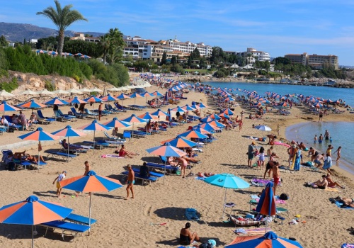 Turyści obawiają się lecieć na Cypr. Czy dostaną zwrot? Ekspert nie ma dobrych wieści