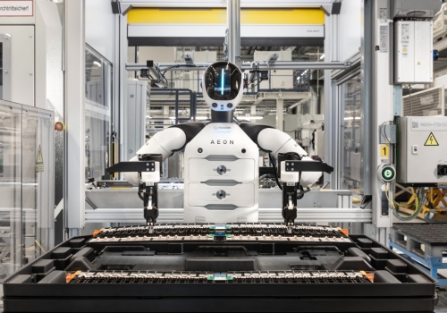 Pracownik jak żywy. BMW testuje humanoidalne roboty w fabryce w Niemczech