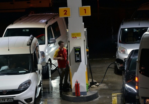 Odpowiedź na blokadę Cieśniny Ormuz. Kluczowy kraj regionu wprowadza kontrolę cen paliw