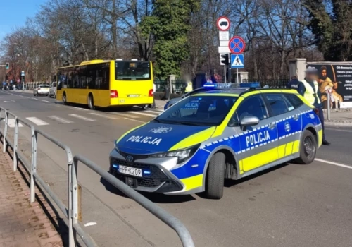 Autobus potrącił pieszą w centrum Katowic. Są duże utrudnienia na ul. Francuskiej