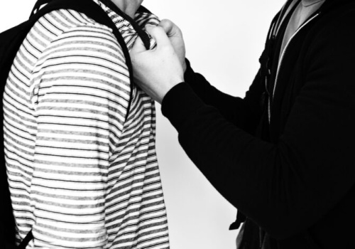 Częstochowa. 15-latek zaatakowany przez rówieśników w sklepie. Pomógł policjant, który w czasie wolnym robił zakupy