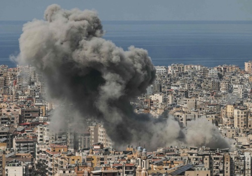 Wojna na Bliskim Wschodzie a zarządzanie pieniędzmi. Ekspert mówi, co powinni zrobić inwestorzy i kiedy będzie dobry moment na skupowanie „okazji”