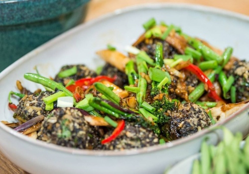 Mięsa nie ma, a smak i tak zachwyca. Klopsiki pieczarkowe polecają się na wiosenny obiad